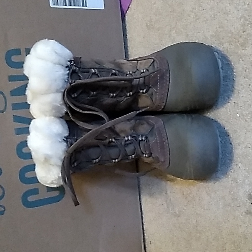 Women's Columbia Winter Boots, Size 7